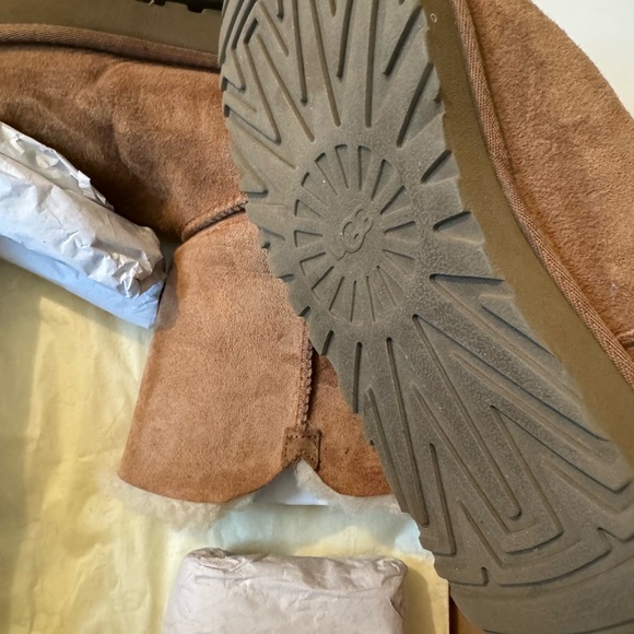 UGG Bailey Button Boots in tan, size 9, good condition - Picture 3 of 7